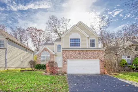 11 Eagle Ct, Streamwood, IL 60107