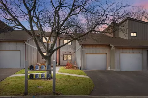 2 S436 Emerald Green Dr #F, Warrenville, IL 60555