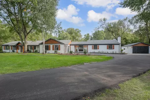 34 W023 White Thorne Rd, Wayne, IL 60184 photo 2