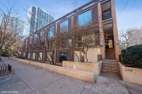 235 W Eugenie St #T3, Chicago, IL 60614
