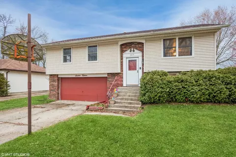1615 Moore Ave, Streamwood, IL 60107