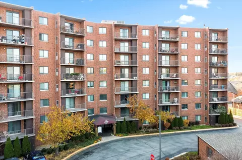 1 Bloomingdale Pl #501, Bloomingdale, IL 60108