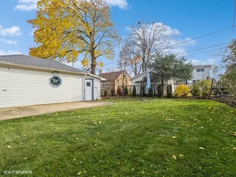 983 North Ave, Des Plaines, IL 60016 photo 21