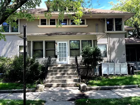 316 Division St, Elgin, IL 60120