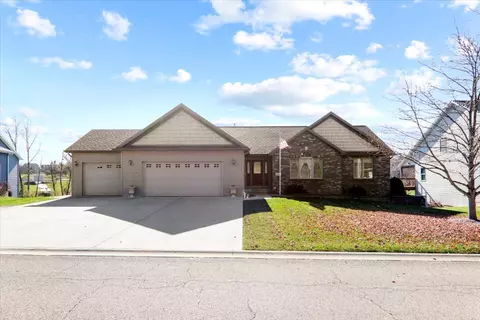 611 E Vorey St, Heyworth, IL 61745