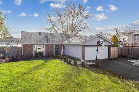 647 Rockhurst Rd, Bolingbrook, IL 60440