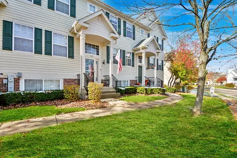 884 Essex Cir, Grayslake, IL 60030