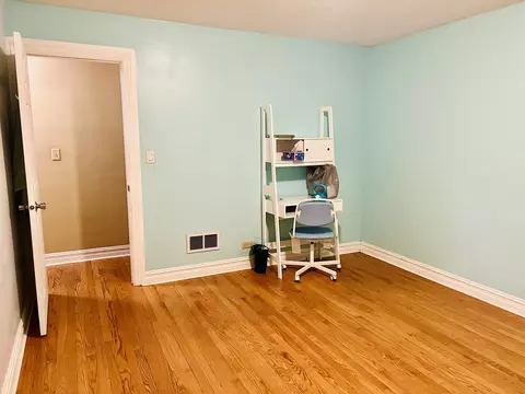 4056 W 58th Pl, Chicago, IL 60629 photo 4