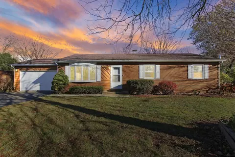 297 Lakewood Dr, Antioch, IL 60002