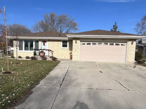 213 School Ave, Rochelle, IL 61068