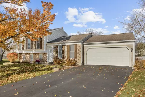 1293 Birchbark Trl, Carol Stream, IL 60188