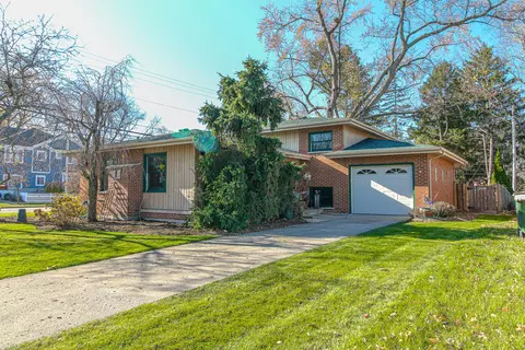 22 S Waterman Ave, Arlington Heights, IL 60004