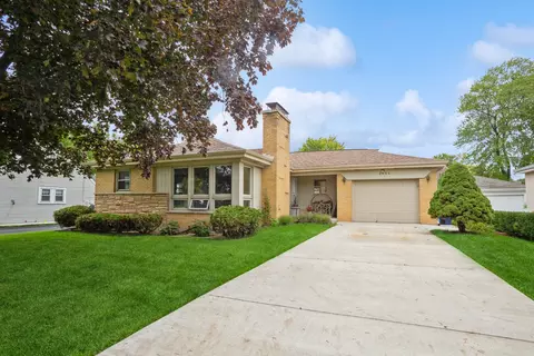 2054 Estes Ave, Des Plaines, IL 60016