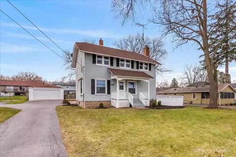 857 Washington St, Woodstock, IL 60098