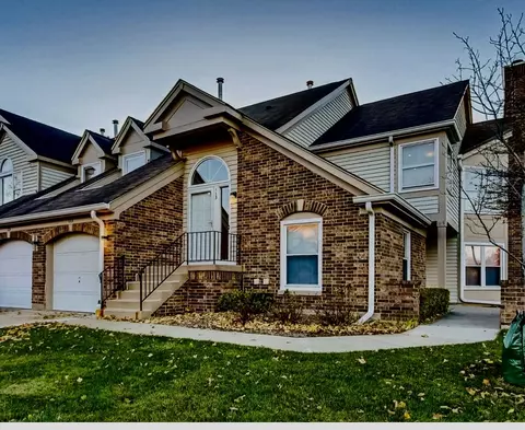 113 Willow Pkwy #67-4, Buffalo Grove, IL 60089