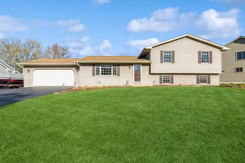 7406 Hickory Trl, Wonder Lake, IL 60097