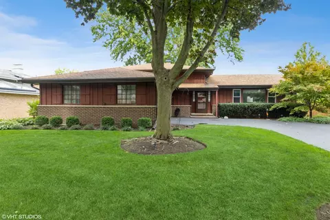 922 E Holly Way, Palatine, IL 60074