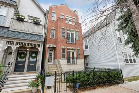 1951 W Melrose St #1, Chicago, IL 60657