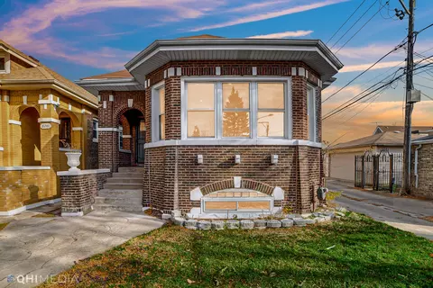 8243 S Honore St, Chicago, IL 60620 photo 1