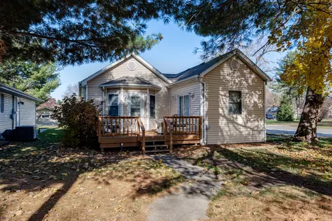 190 E 1st St, Coal City, IL 60416