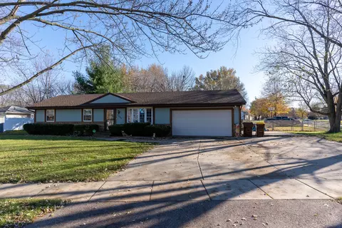 1205 Heron Dr, Machesney Park, IL 61115