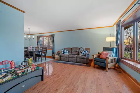 16528 Edgewood Rd, Plainfield, IL 60586 photo 2