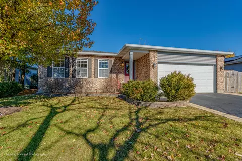 668 Chippewa Cir, Round Lake Heights, IL 60073