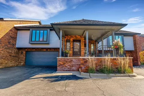 228 Red Top Dr #2C, Libertyville, IL 60048