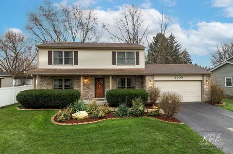 2200 Plumtree Dr, Naperville, IL 60565