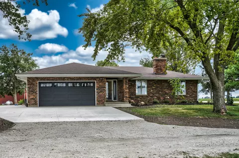 823 E Us Hwy 34 Hwy, Earlville, IL 60518