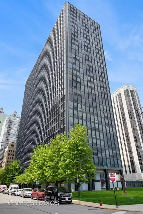 900 N Lake Shore Dr #2807-05, Chicago, IL 60611