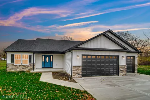 616 Country Squire Ct, Morris, IL 60450