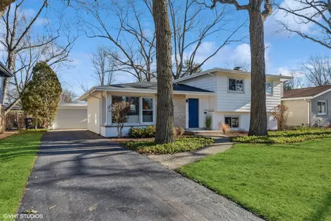 1245 Kenton Rd, Deerfield, IL 60015