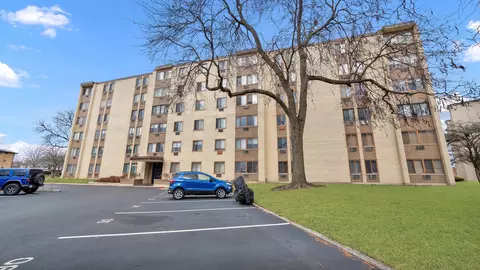 9725 S Karlov Ave #409, Oak Lawn, IL 60453