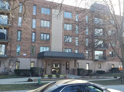 1551 Ashland Ave #403, Des Plaines, IL 60016