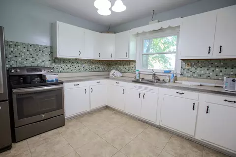 615 Grant St, Chenoa, IL 61726 photo 7