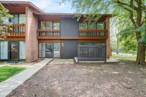 5916 Greenview Rd, Lisle, IL 60532