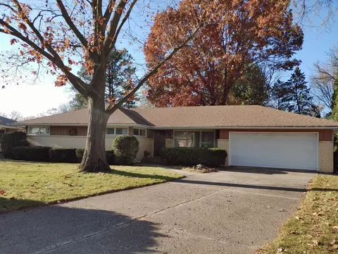 426 Laurel Dr, Rockford, IL 61107