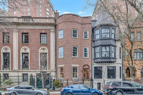 1349 N Astor St, Chicago, IL 60610