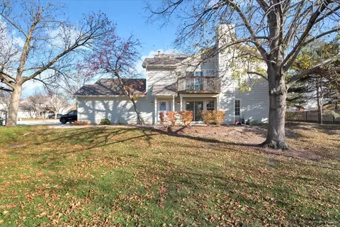 399 W Hamilton Ln, Palatine, IL 60067