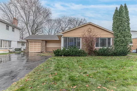 1651 Dundee Rd, Northbrook, IL 60062