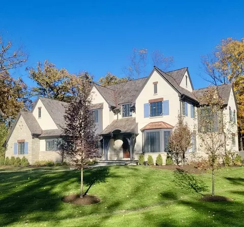 395 Oak Knoll Dr, Lake Forest, IL 60045