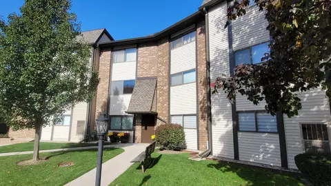550 Vine Ave #201, Highland Park, IL 60035
