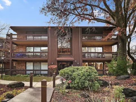 9545 Southwest Hwy #1W, Oak Lawn, IL 60453