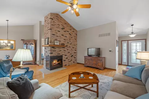21012 W Hazelnut Ln, Plainfield, IL 60544 photo 2