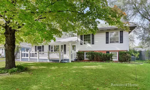 30 W180 Bruce Ln, Naperville, IL 60563