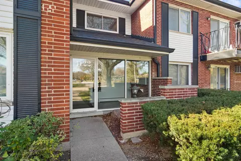 1122 N Dale Ave #2J, Arlington Heights, IL 60004