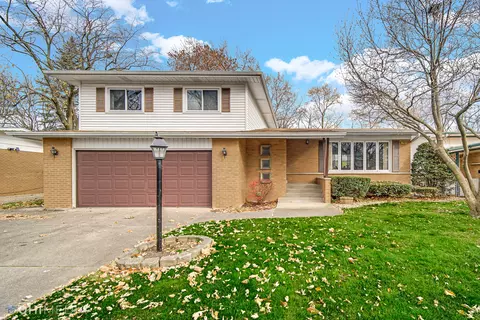 749 N Rainbow Dr, Glenwood, IL 60425