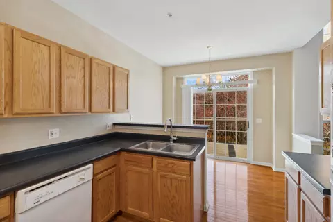 5471 Mcdonough Rd, Hoffman Estates, IL 60192 photo 10