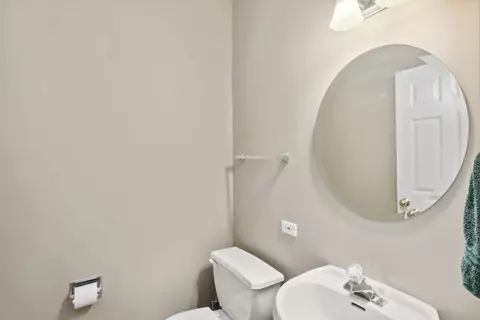 5471 Mcdonough Rd, Hoffman Estates, IL 60192 photo 12